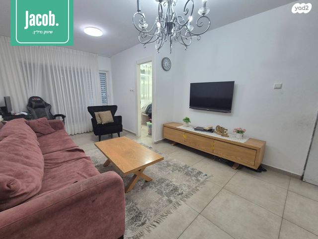 דירה, כלניות, טירת כרמל