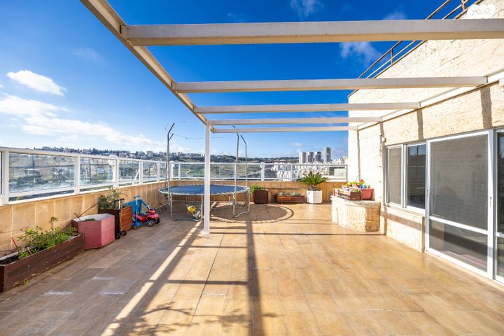 גג/ פנטהאוז, אליהו בית צורי 3, ארמון הנציב, תלפיות מזרח, ירושלים