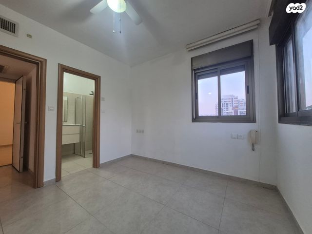 דירה, נחל שניר, עבר הירדן, קרית אונו