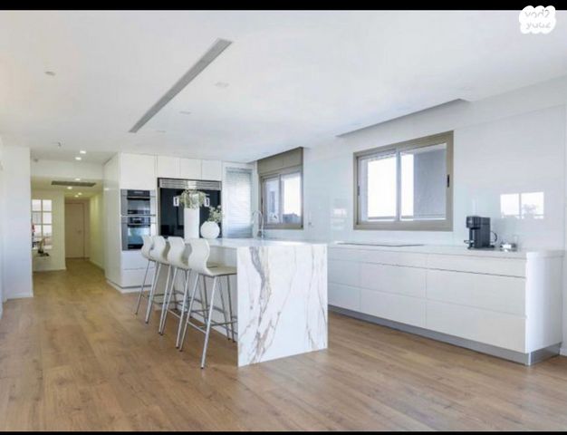 גג/ פנטהאוז, אבן גבירול, רחובות