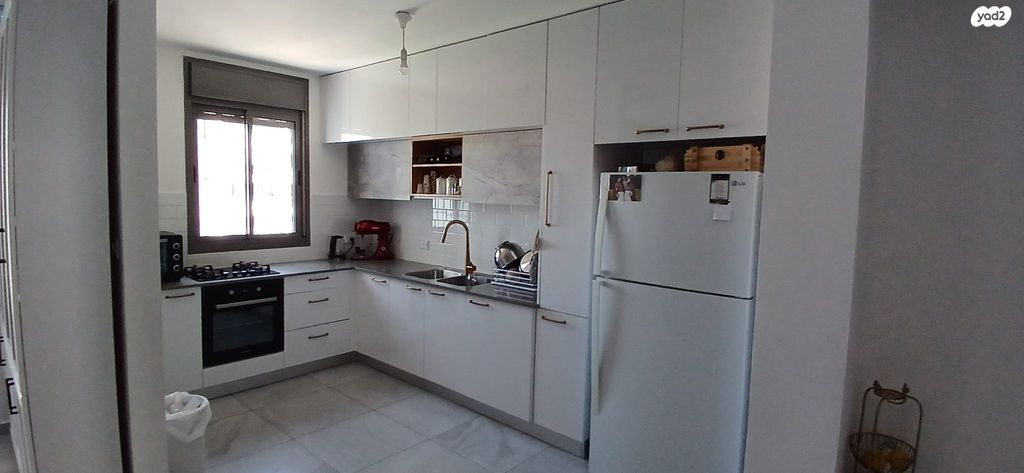 דירה, יוסף אבו, נתיבות מערב, נתיבות