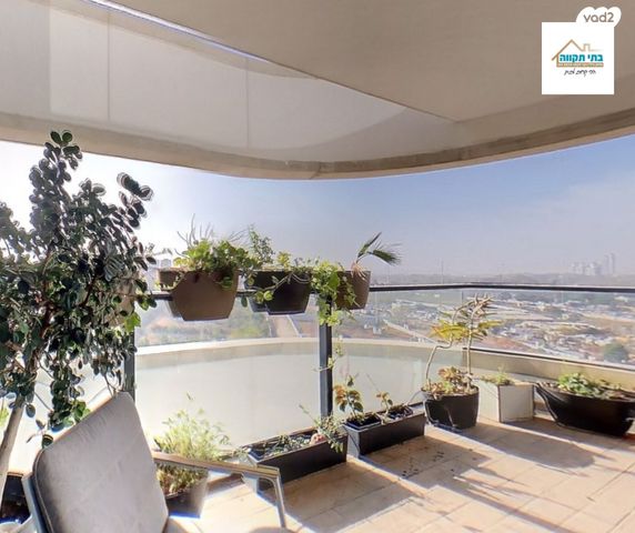 דירה, יצחק נבון, נאות אריאל שרון, קרית אונו