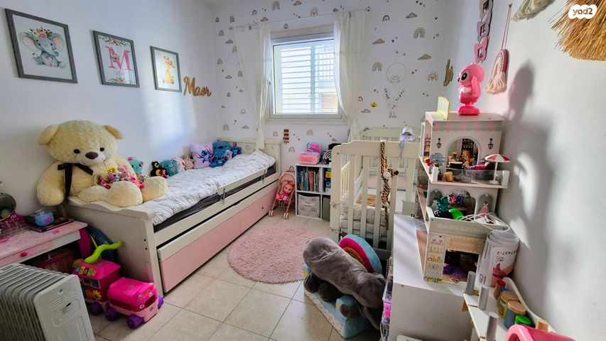 דירה, אהבה, הוד השרון