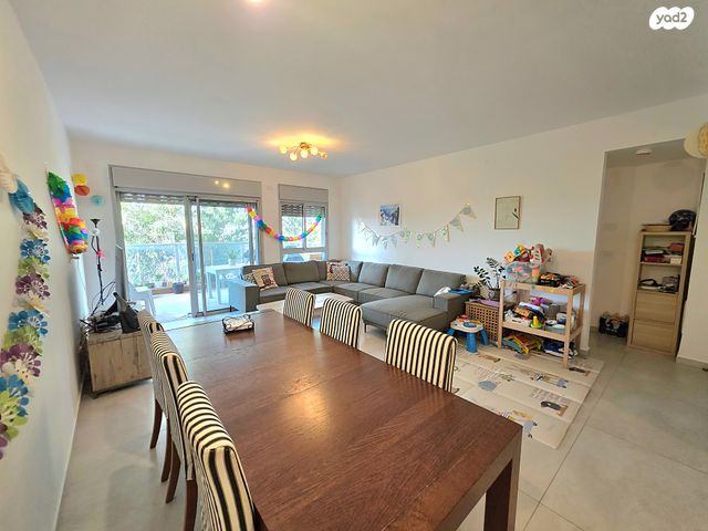 דירה, הפלמ"ח, קדימה צורן