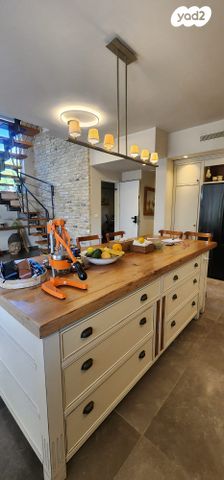 דו משפחתי, נווה שרת, זכרון יעקב