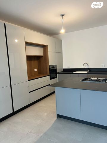 דירה, הפלמ"ח, קדימה צורן