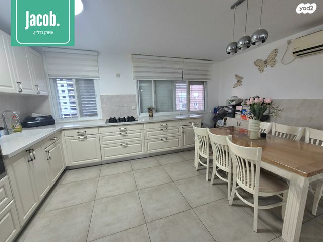 דירה, כלניות, טירת כרמל