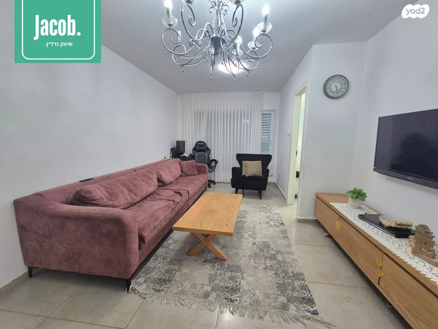 דירה, כלניות, טירת כרמל