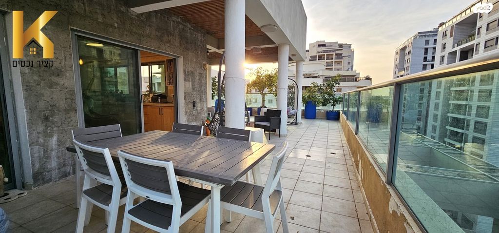 גג/ פנטהאוז, סתיו, מגדיאל, הוד השרון