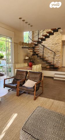 דו משפחתי, נווה שרת, זכרון יעקב