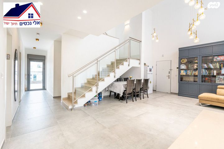 גג/ פנטהאוז, הקהילה, בצוותא, חריש