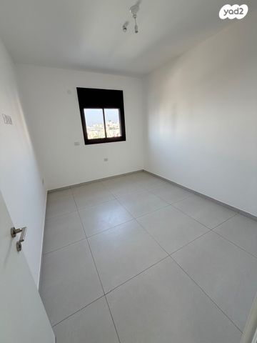 דירה, הנרייטה סולד, שעריה, פתח תקווה