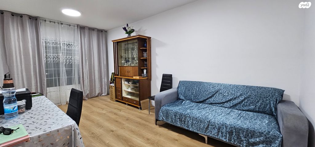 דירה, הרב חזן 281, הראשונים, שלומי