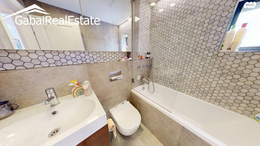 דירה, אלעזר המודעי, המושבה היוונית, ירושלים