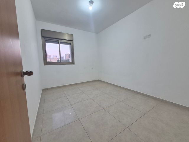 דירה, נחל שניר, עבר הירדן, קרית אונו