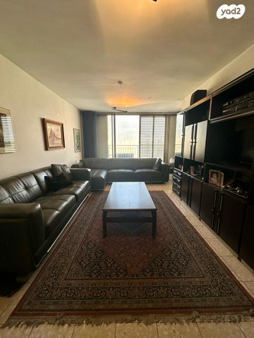 דירה, אריה בן אליעזר, נווה יהושע, ערמונים, רמת גן