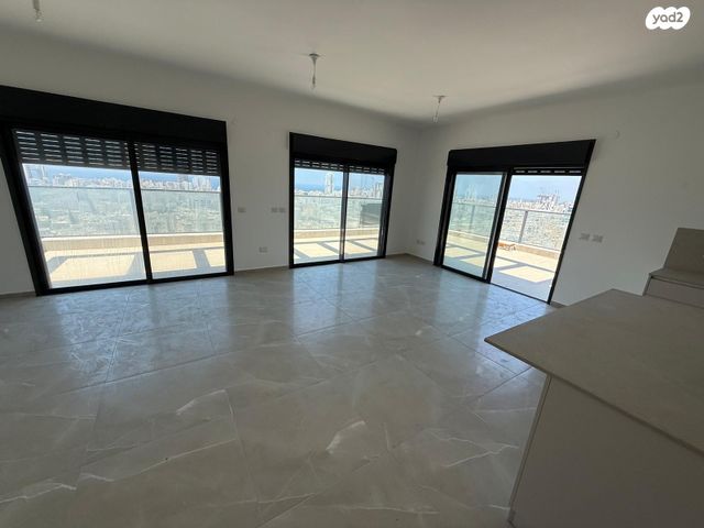 גג/ פנטהאוז, פתח תקווה 45, נתניה