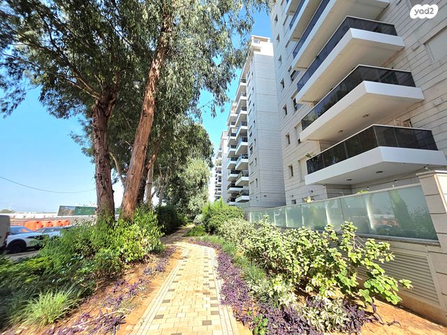 דירה, הפלמ"ח, קדימה צורן