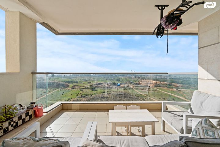 דירה, שדרות מקס ואמפרו שיין, רחובות החדשה, רחובות