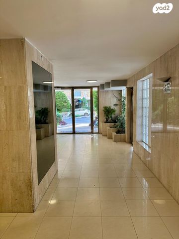 דירה, אריה בן אליעזר, נווה יהושע, ערמונים, רמת גן