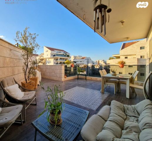 דופלקס, הזמר העברי, כפר סבא