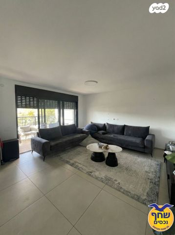 דירה, חיים הרצוג, הוד השרון