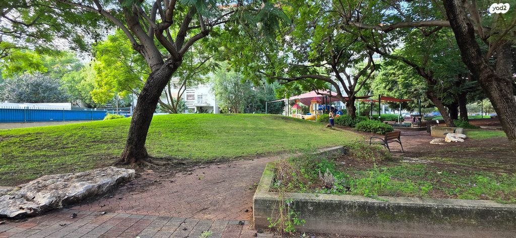 דירה, האשל, דובדבן הכפר, כפר סבא