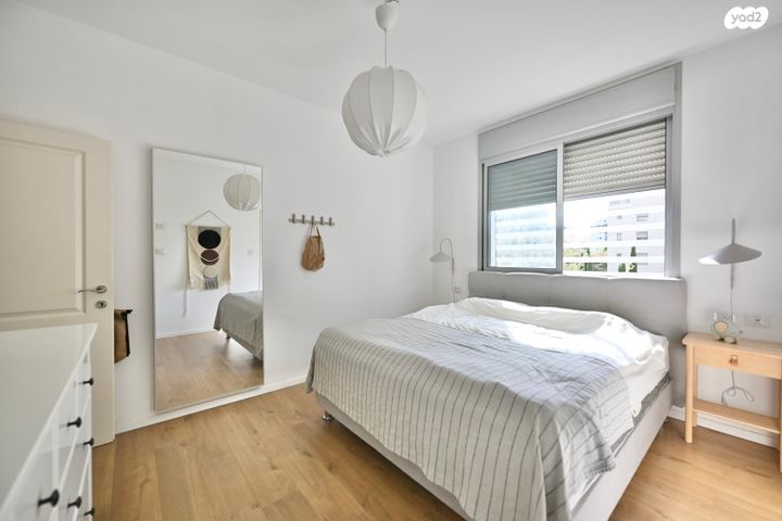 דירה, אהוד מנור 14, הזמר העברי, כפר סבא