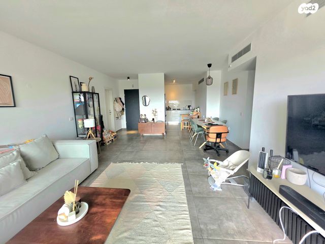 דירה, קרית שז"ר, רעננה