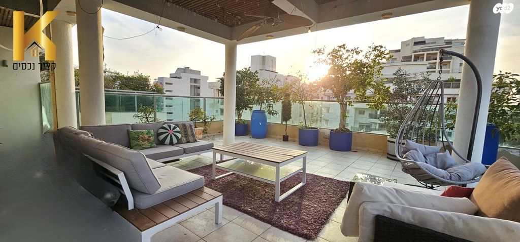 גג/ פנטהאוז, סתיו, מגדיאל, הוד השרון