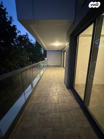 דירה, הר מירון, נווה ישראל, הרצליה