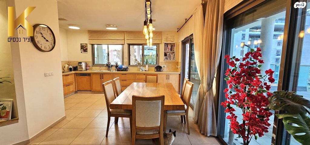 גג/ פנטהאוז, מגדיאל, הוד השרון