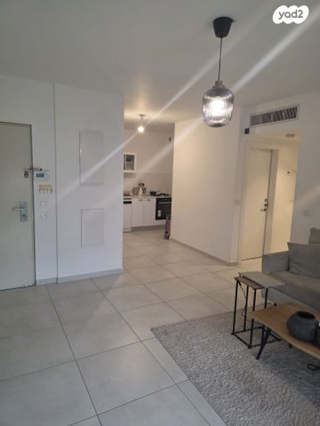 דירה, אהבת אדם, שרונה, כפר יונה