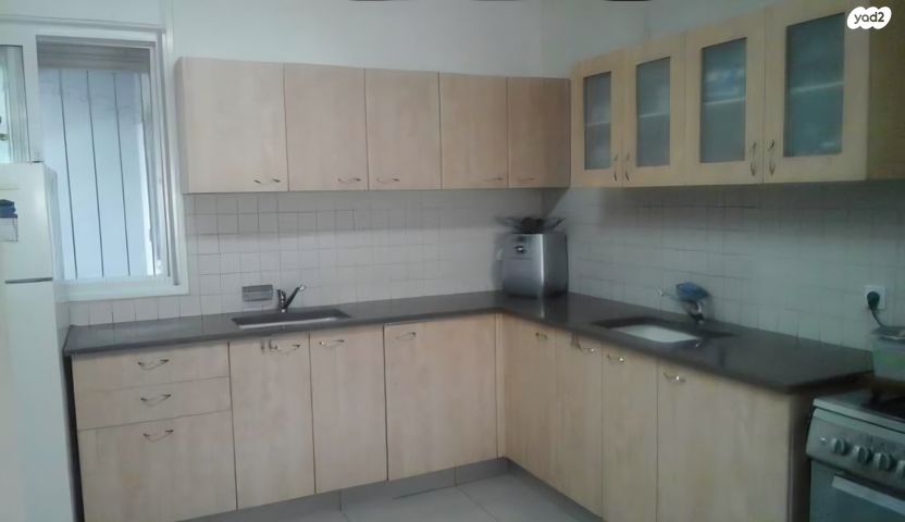 דירה, האיילות, אגן האיילות, גבעת זאב