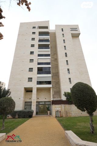 שושנה דמארי 18