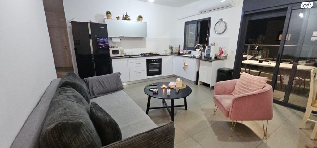 דירה, אורנה פורת, הרקפות, ראשון לציון