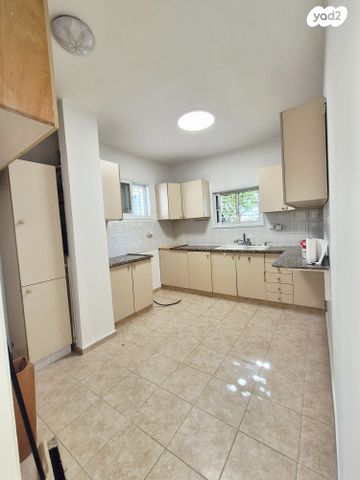 דירת גן, הציונות 19, שיכון ותיקים, חולון