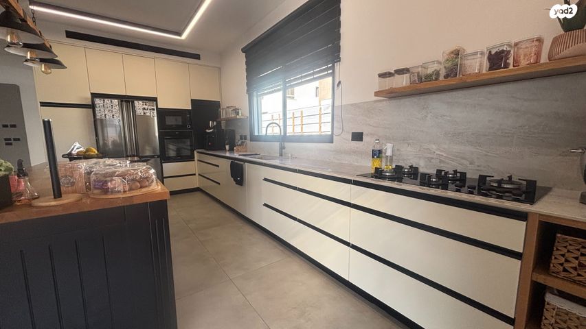 דו משפחתי, פרדס חנה כרכור