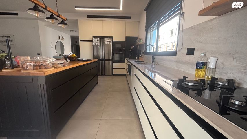 דו משפחתי, פרדס חנה כרכור