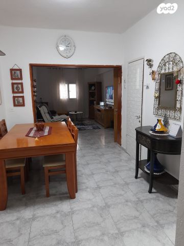 דירת גן, הכותל המערבי, שכונה א', באר שבע