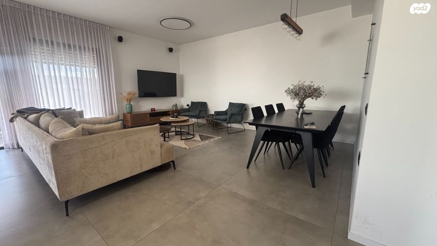 דו משפחתי, פרדס חנה כרכור