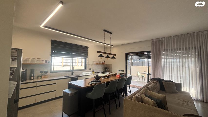 דו משפחתי, פרדס חנה כרכור