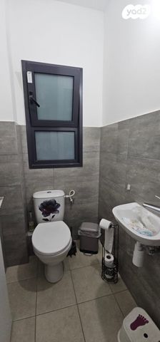 דירה, אורנה פורת, הרקפות, ראשון לציון