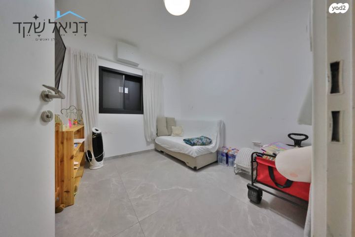 דו משפחתי, חנה מרון, נאות אפק, אפקה, קרית ביאליק