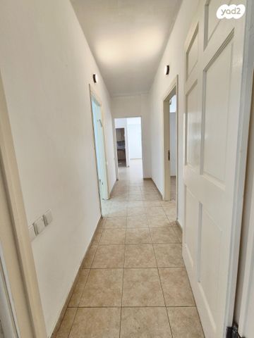 דירת גן, הציונות 19, שיכון ותיקים, חולון