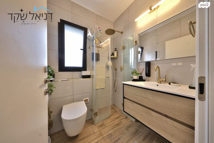 דו משפחתי, חנה מרון, נאות אפק, אפקה, קרית ביאליק