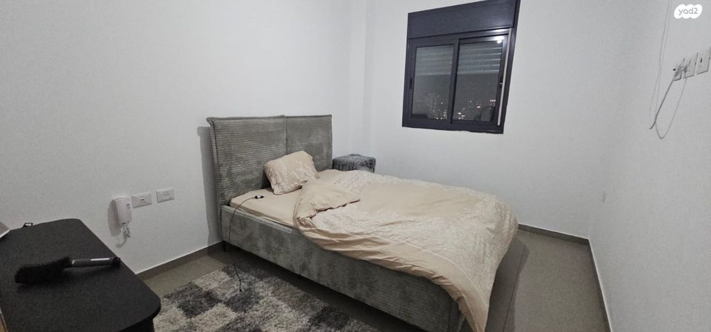 דירה, אורנה פורת, הרקפות, ראשון לציון