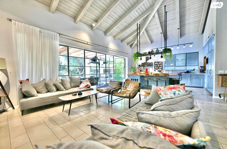 בית פרטי/ קוטג', ז'בוטינסקי 28, הדרי סמל, נס ציונה