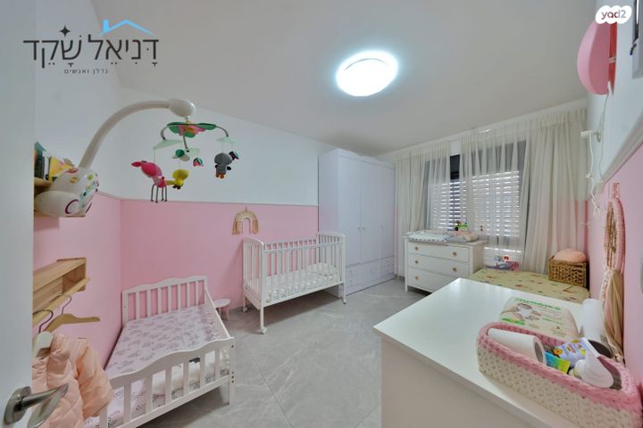 דו משפחתי, חנה מרון, נאות אפק, אפקה, קרית ביאליק