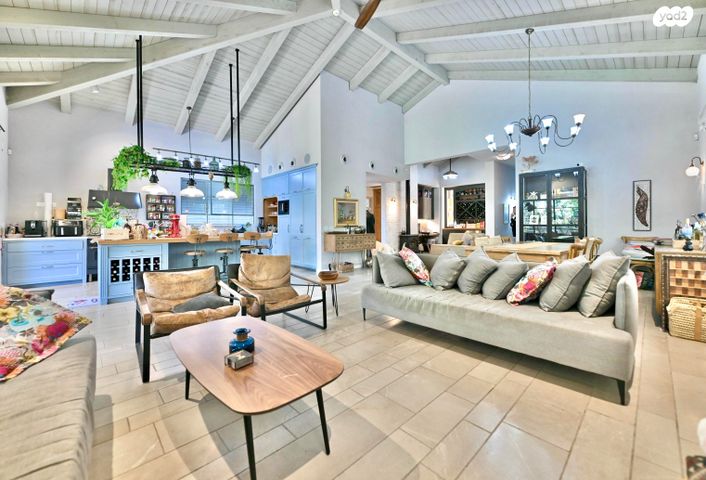 בית פרטי/ קוטג', ז'בוטינסקי 28, הדרי סמל, נס ציונה